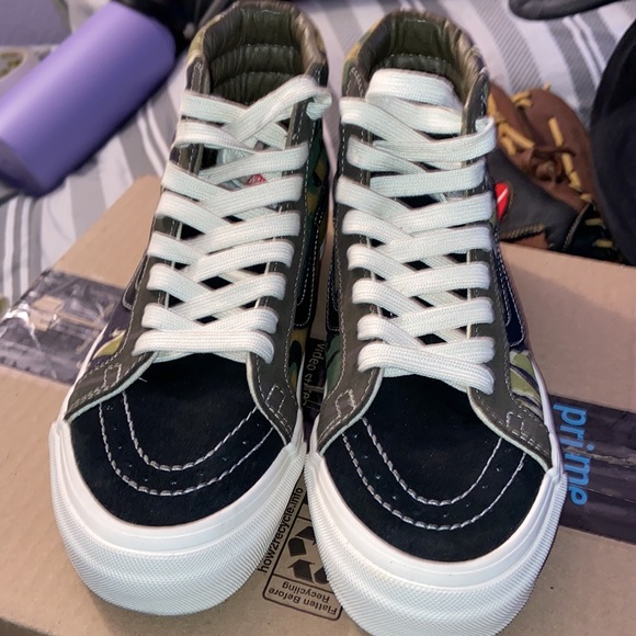 Vans - Picture 2 of 5